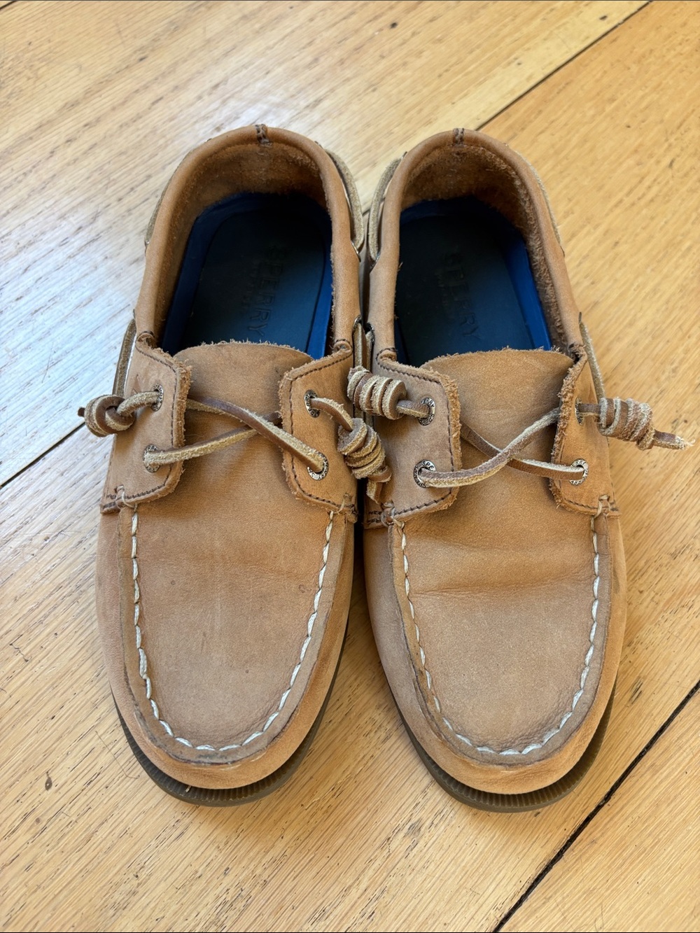Sperry Boat Shoes in Tan